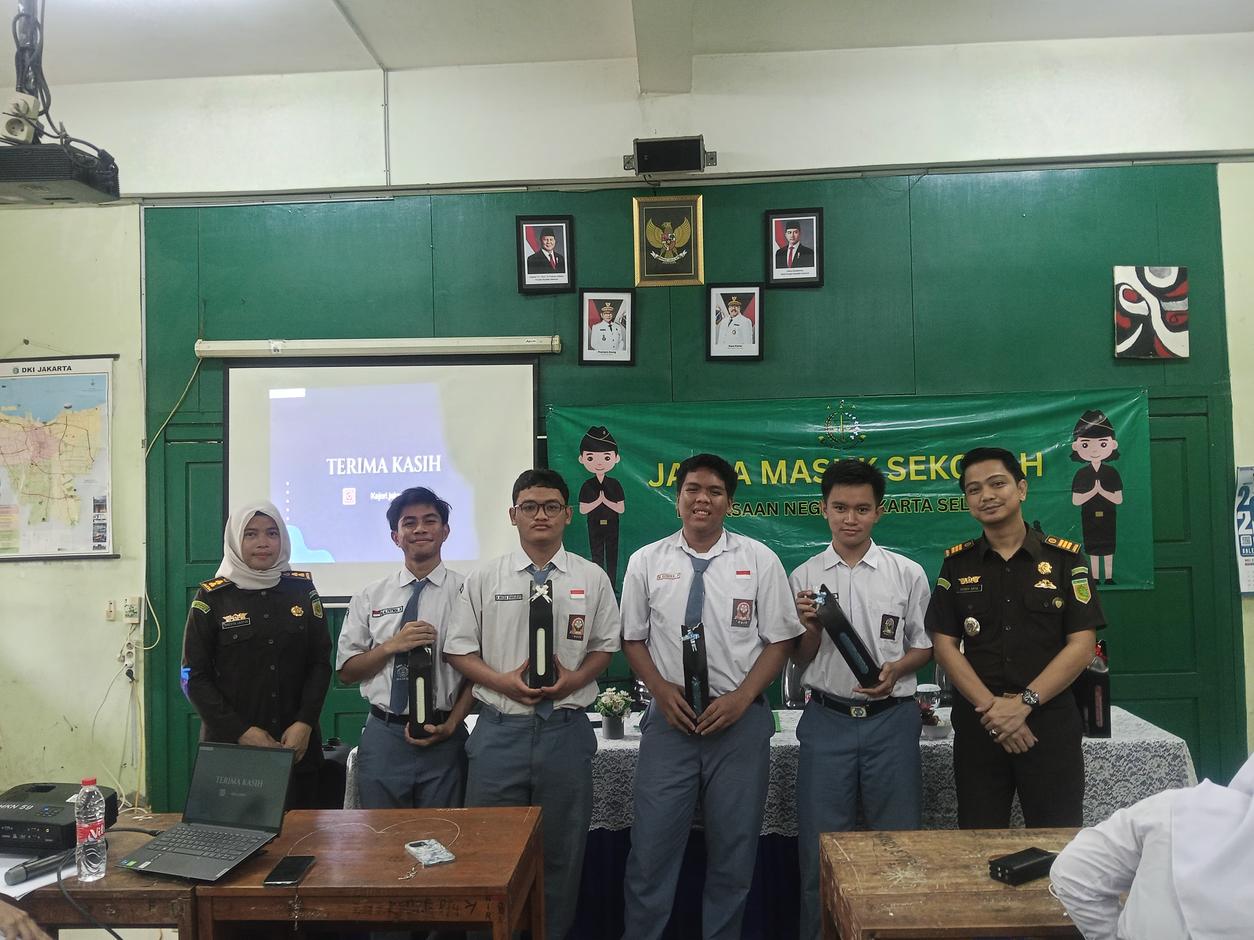 Gedung Sekolah SMA NEGERI 4 NGANJUK